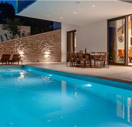 5-Bedroom Villa with heated infinity pool near Omis, Sleeps 10